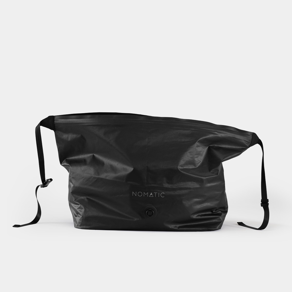 NOMATIC Vacuum Bag 2.0 in black with compression straps and a one-way valve