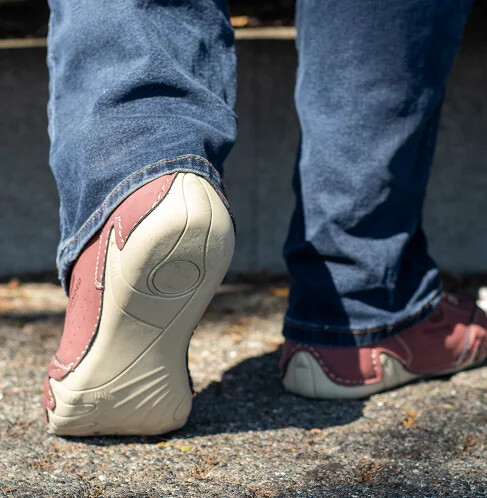 Grounded Footwear Evolve shoe flexing to show its flexible zero-drop sole