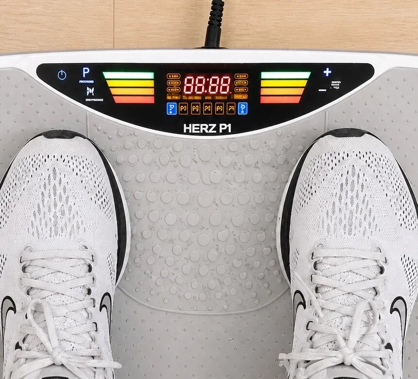 Top-down view of the Herz P1 vibration plate control screen with feet on the platform