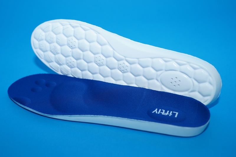Liftly 4D cushioned insole showing the blue top with massage nodes and the white honeycomb shock-absorbing base