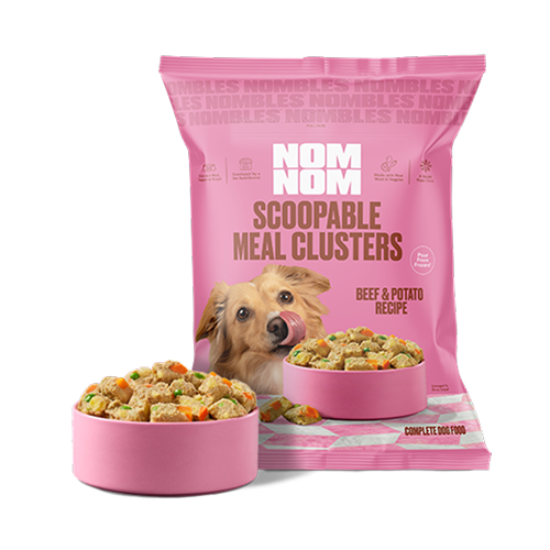 Nom Nom Scoopable Meal Clusters beef and potato recipe bag beside two bowls of the fresh food